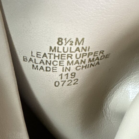 Marc Fisher Women's 8.5M MLulani Leather Ankle Boot Cream EUC - Picture 3 of 16